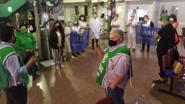 Asamblea en el Pami: los profesionales de la salud reclaman más recursos y mejores salarios.