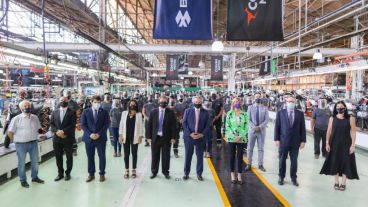 La comitiva presidencial y provincial en la fábrica de motos de Venado Tuerto