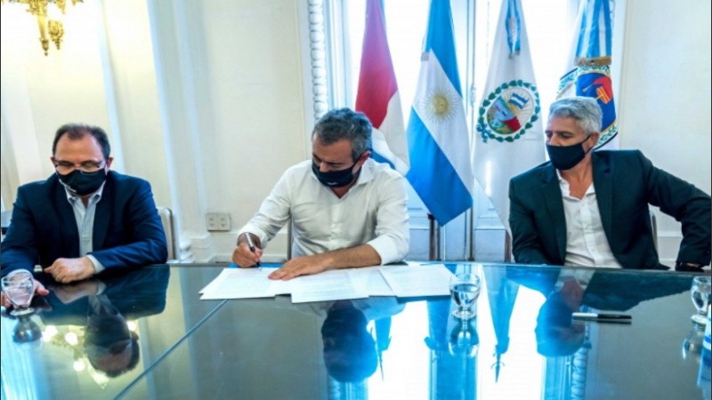 Además, el banco Municipal ofrecerá beneficios en empresas para mejoras en los clubes.