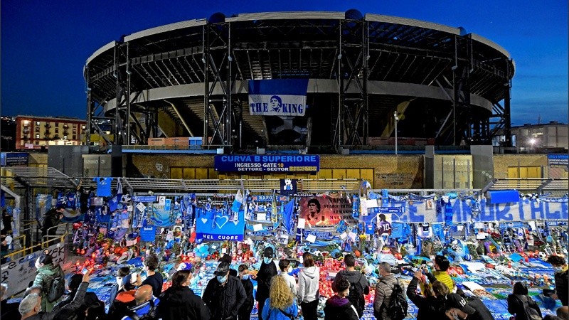 El tributo a Maradona en Nápoles no tiene fin. 