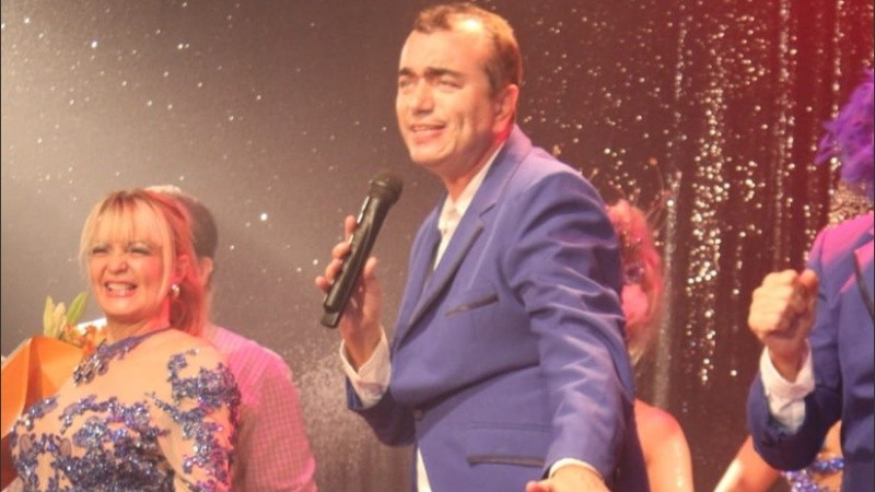 Capacci en acción arriba del escenario