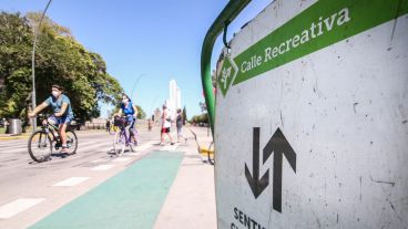En un domingo a pleno sol, miles de rosarinos volvieron a disfrutar de la Calle Recreativa.