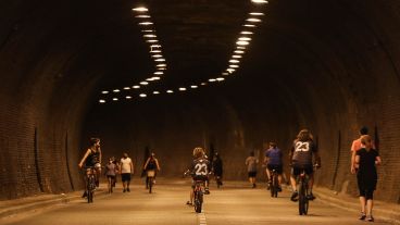 En un domingo a pleno sol, miles de rosarinos volvieron a disfrutar de la Calle Recreativa.
