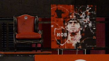 Trapos de todo tipo para los dos grandes Diez que vistieron la rojinegra. (S. Suárez Meccia/Pool Argra)