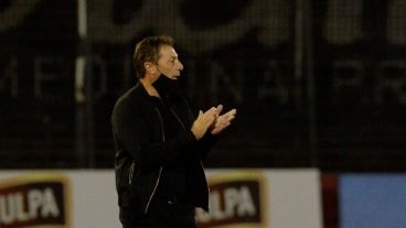 “Lo más importante es que tuvimos paciencia con la pelota" , subrayó el entrenador. (S. Suárez Meccia/Pool Argra)