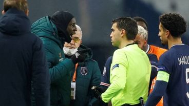 El insulto al camerunés Webó derivó en la suspensión del juego.