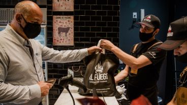 “Al Fuego Tienda de Carnes” inauguró en Fisherton Plaza Chic Mall