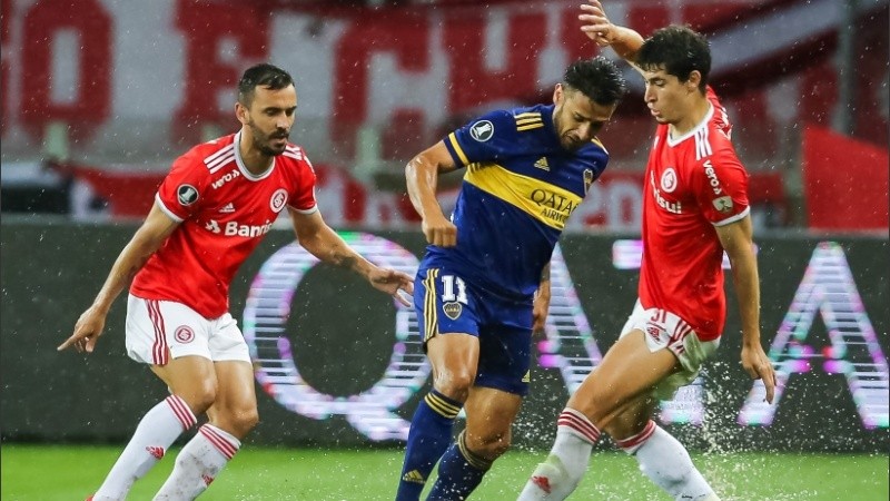 Boca se impuso en Porto Alegre por 1 a 0.