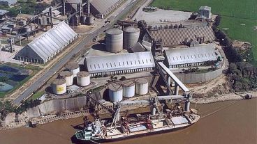 El complejo cerealero de Vicentin en San Lorenzo