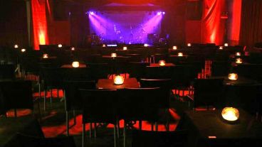 Además de la posibilidad de tener invitados, la provincia garantiza música en vivo y un fotógrafo social.