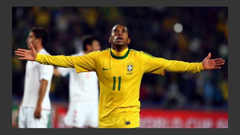 El futbolista brasileño participó de una violación en manada y ahora fue condenado. 