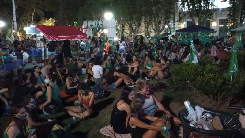 Tras el pañuelazo, la vigilia.