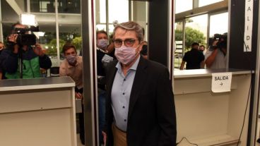El senador Traferri en su visita al Centro de Justicia Penal de Rosario esta semana.