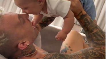 El Polaco junto a su hijita de 6 meses.