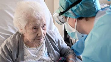 Elena nació dos años antes de la irrupción de la gripe española y vivió la primera Guerra Mundial, la segunda, y la guerra civil española.