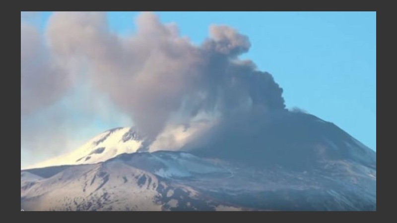 El volcán se ubica en la isla italiana de Sicilia.