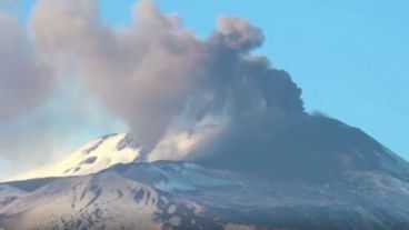 El volcán se ubica en la isla italiana de Sicilia.