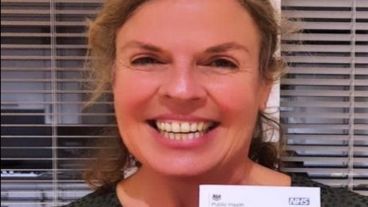 Gabriela se siente muy afortunada de haber sido vacunada contra el coronavirus.