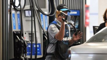 El gobierno volvió a congelar el precio de las naftas hasta el 29 de febrero