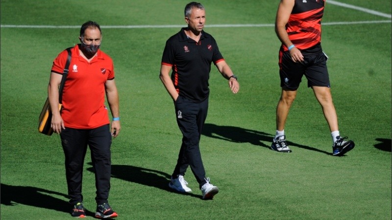 Álvarez dirigió en el Gigante su último partido en Patronato.