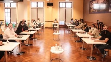 Los gremios estatales en la paritaria con distanciamiento.