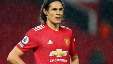 Cavani juega en el United, pero aún no puede despegar.