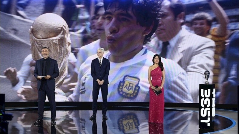 Hubo un sentido homenaje para Maradona y el italiano Paolo Rossi, recientemente fallecidos.