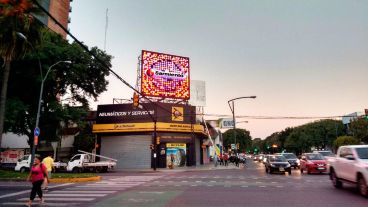 Las pantallas deberán contar con autorización del municipio para ser instaladas.