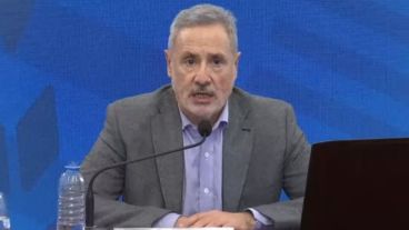 El ministro durante la conferencia de prensa de este lunes.