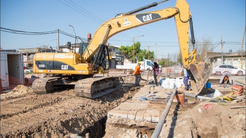 La funcionaria destacó la inversión en obra pública de la gestión anterior, pero lamentó el atraso en los pagos.