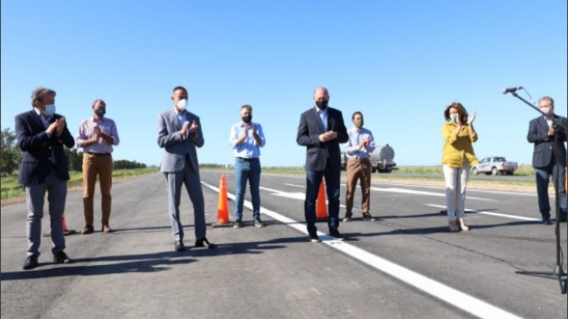 El gobernador Omar Perotti durante la inauguración del  nuevo tramo de 8 kilómetros de Autopista en la Ruta Nacional N°34.