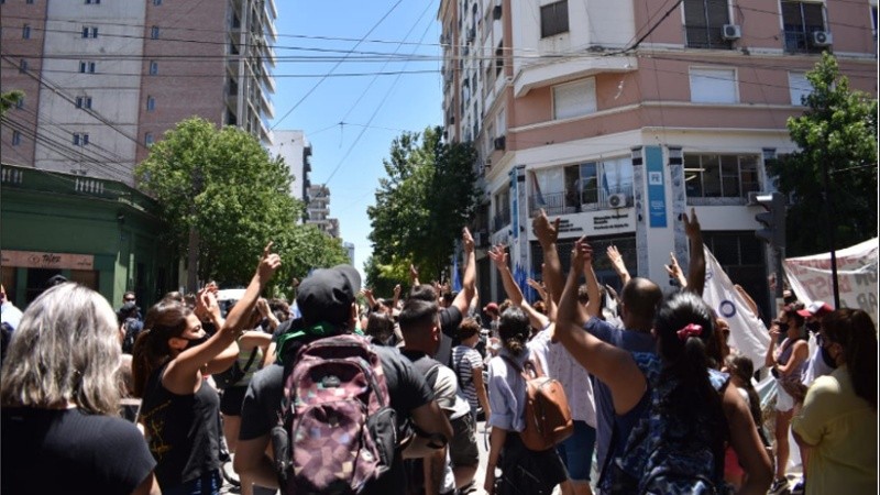 Los telemarketers siguen protestando y denuncian incumplimientos de la empresa.