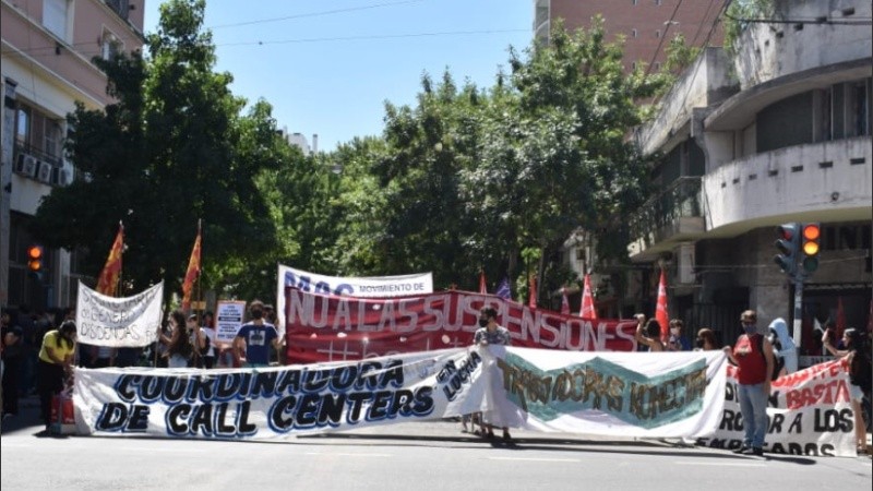 Los telemarketers siguen protestando y denuncian incumplimientos de la empresa.