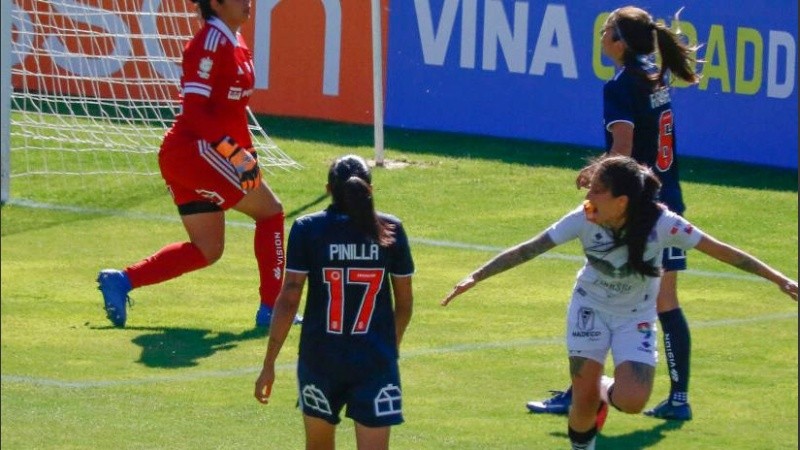 La chilena Yenny Acuña fue quien convirtió el gol.