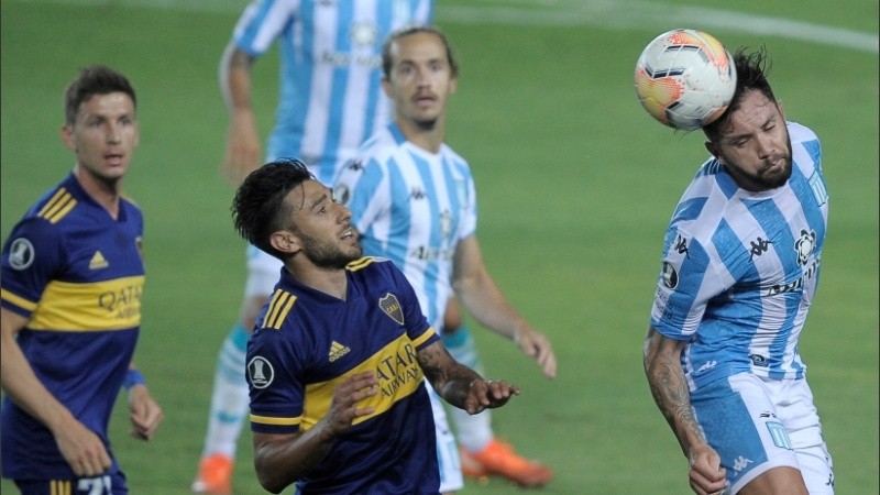 Escena del partido de ida, en el que Racing ganó 1-0.