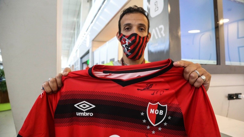 Un hincha de Newell´s con la firma de Messi.