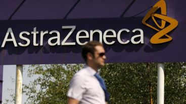 El Gobierno de Gran Bretaña ya hizo un pedido por 100 millones de dosis de la vacuna de Oxford-AstraZeneca.