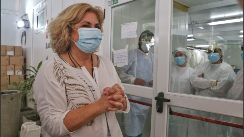 La ministra subrayó que en Rosario ya fue vacunada la mitad del personal de salud.