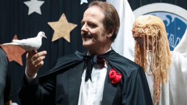 Luis Machín en el rol de "Faxman".