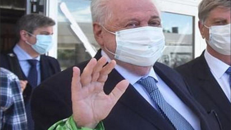 El ministro de Salud nacional inició la vacunación contra el covid-19. 