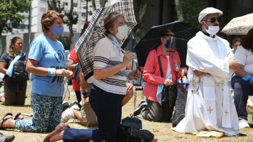 Misas y rezos de los celestes en la previa de la votación por el aborto.