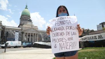 Misas y rezos de los celestes en la previa de la votación por el aborto.