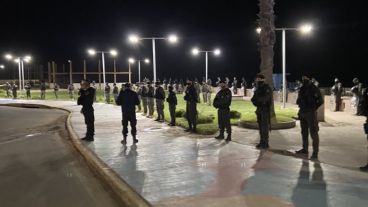Las fuerzas de seguridad se congregaron en las playas de la localidad bonaerense.
