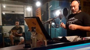 El guitarrista rosarino Pablo Covacevich y el cantante Hernán Castielo.