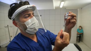 El plan del Gobierno es vacunar durante este año a más de 25 millones de personas mayores de 18 años .