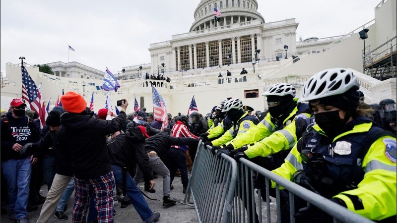 El Capitolio fue tomado por seguidores de Donald Trump y hubo disturbios. 