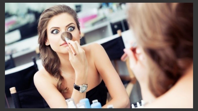 Maquillaje y peinados para disimular imperfecciones