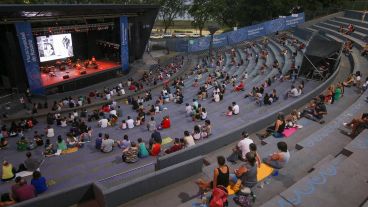 Grupos de dos, cuatro y hasta seis personas con una distancia mínima de 1,5 metro.