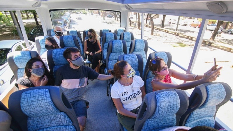 Con vista panorámica se puede recorrer las calles de Rosario los fines de semana.