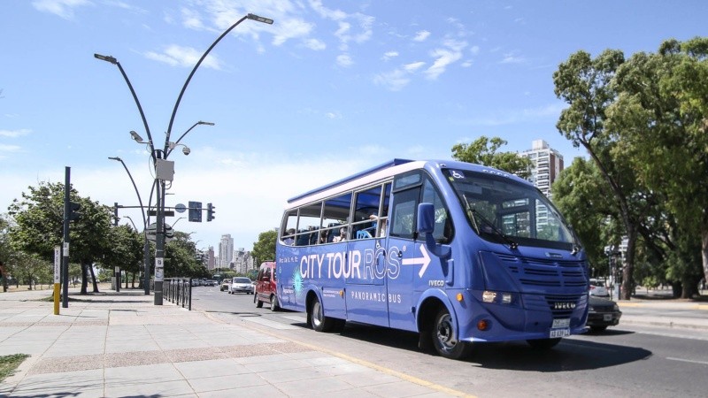 El flamante bus para turistas y tambiéra rosarinos.